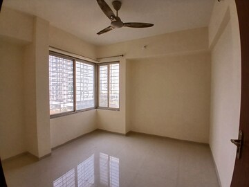 Room in 2 BHK Apartment at Shubh Skypoint, Mundhwa – for Rent