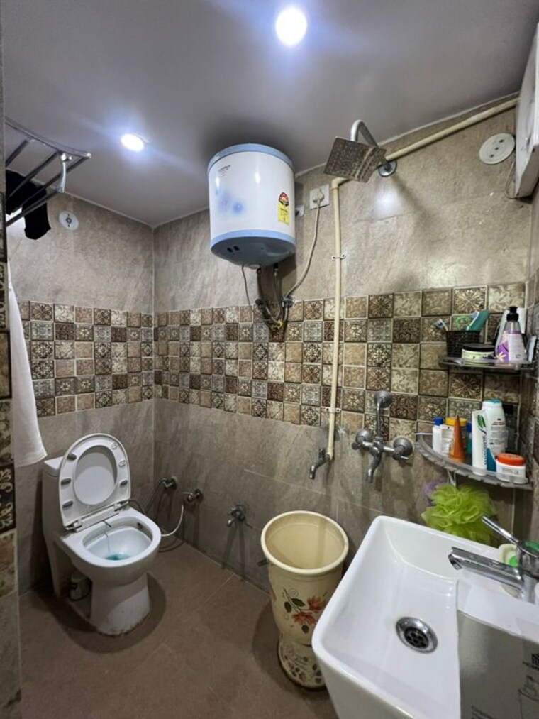 Attached Bathroom, dehradun cantt 3 Bedroom 90 Sq.Yd. Builder Floor In Dehradun Cantt Dehradun 10034466