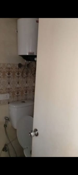 Furnished Amenities in 2 BHK Apartment at Gaur City 7th Avenue, Sector 4 Greater Noida – for Rent