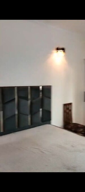 Room in 2 BHK Apartment at Gaur City 7th Avenue, Sector 4 Greater Noida – for Rent