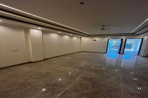 Parking in 2 BHK Builder Floor at Mandi – for Sale