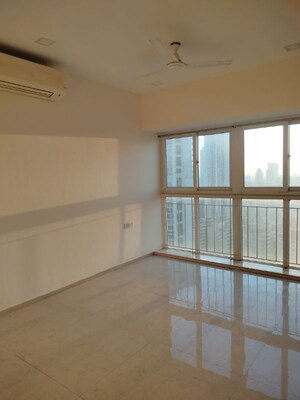 2 BHK Apartment For Rent in Ruparel Ariana, Parel