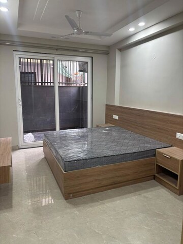 Living Room in 1.5 BHK Builder Floor at Sector 31 – for Rent