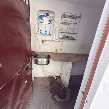 Bathroom in 1.5 BHK Builder Floor at Sector 23 – for Rent