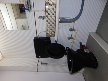 Team Area in 2 BHK Apartment at A1 Apartment, Malabar Hill – for Sale