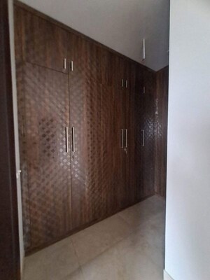 Furnished Amenities in 3 BHK Apartment at South City 1 – for Rent