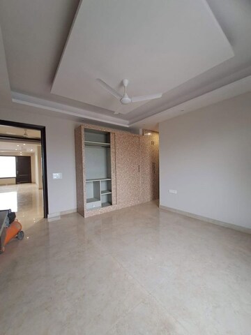 Room in 3 BHK Apartment at South City 1 – for Rent