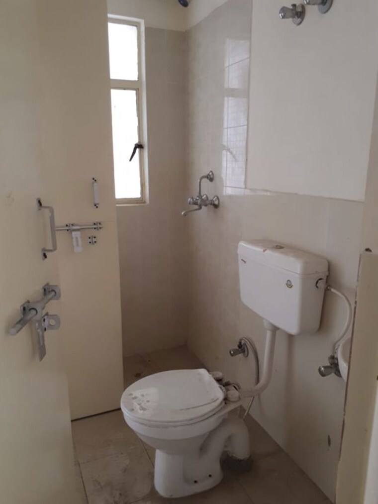 Bathroom, south city 1 3 Bedroom 3289 Sq.Ft. Apartment In South City 1 Gurgaon 10034593