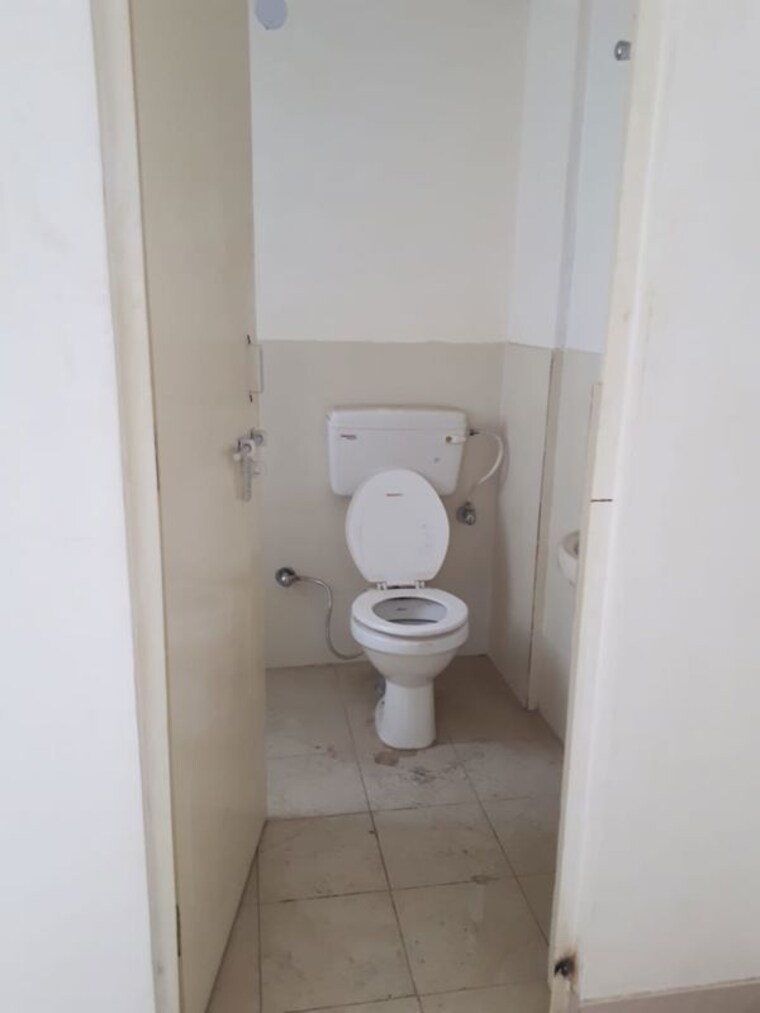 Bathroom, south city 1 3 Bedroom 3289 Sq.Ft. Apartment In South City 1 Gurgaon 10034593