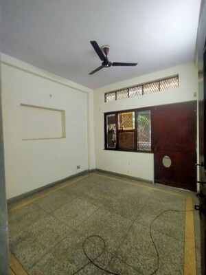 Room in 1.5 BHK Builder Floor at Mayur Vihar – for Rent