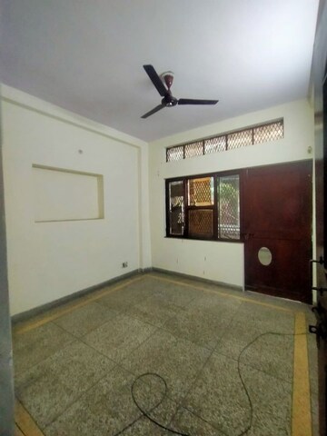 Room in 1.5 BHK Builder Floor at Mayur Vihar – for Rent