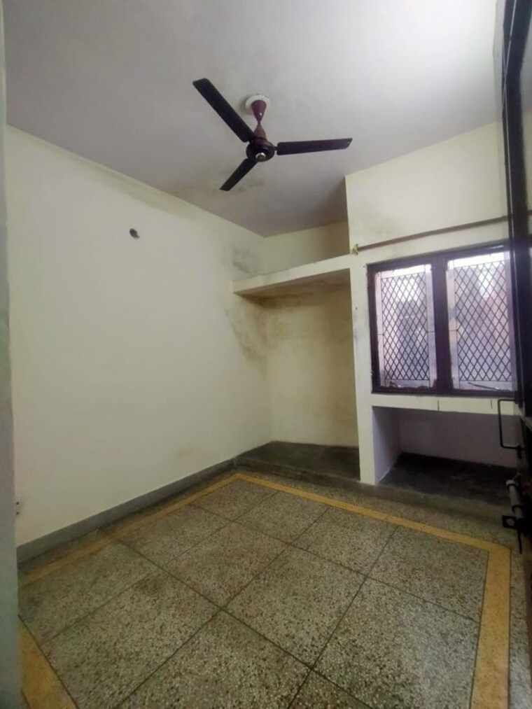 Room, mayur vihar 1.5 Bedroom 550 Sq.Ft. Builder Floor In Mayur Vihar Delhi 10034650