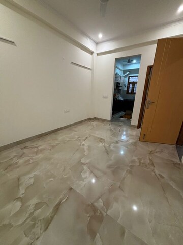Room in 2 BHK Builder Floor at Sector 31 – for Rent
