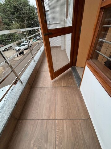 Balcony in 2 BHK Builder Floor at Sector 31 – for Rent