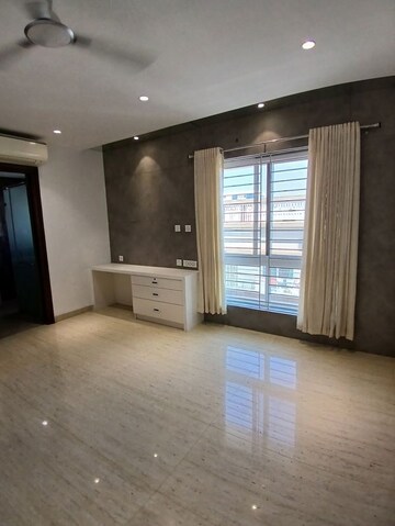 Room in 4 BHK Apartment at DSR Reganti, Madhapur – for Rent