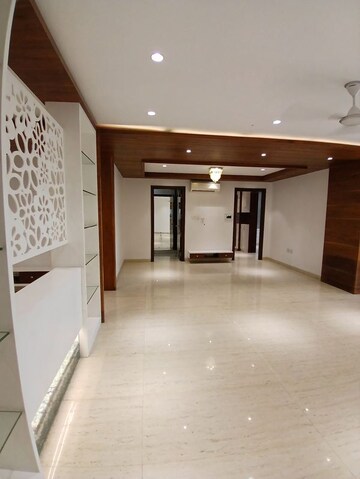 Room in 4 BHK Apartment at DSR Reganti, Madhapur – for Rent