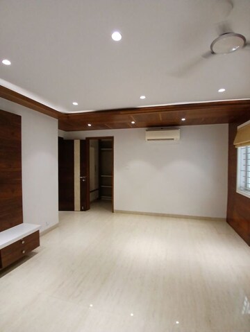 Room in 4 BHK Apartment at DSR Reganti, Madhapur – for Rent