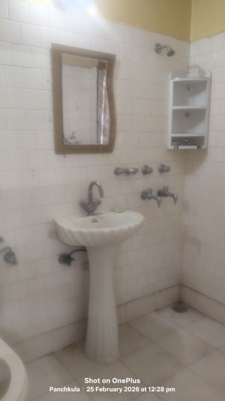 Bathroom, sector 15 2 Bedroom 950 Sq.Ft. Apartment In Sector 15 Panchkula 10034694