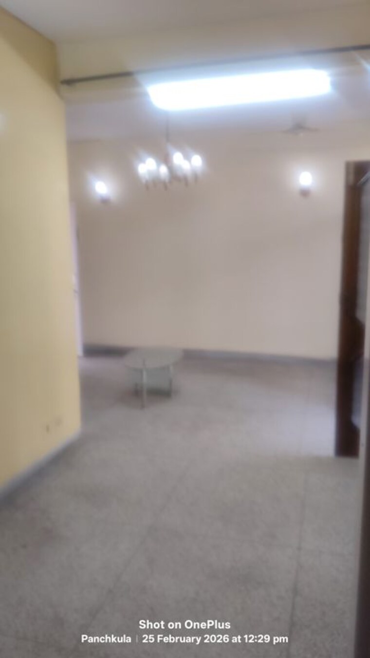 Room, sector 15 2 Bedroom 950 Sq.Ft. Apartment In Sector 15 Panchkula 10034694