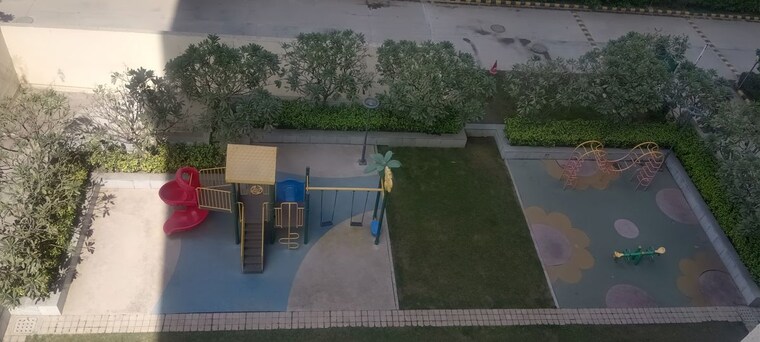 Swimming Pool, emaar-emerald-estate 3.5 Bedroom 1450 Sq.Ft. Apartment In Sector 65 Gurgaon 10034601