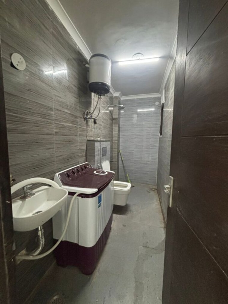 Bathroom, neb sarai 2 Bedroom 900 Sq.Ft. Builder Floor In Neb Sarai Delhi 10034761