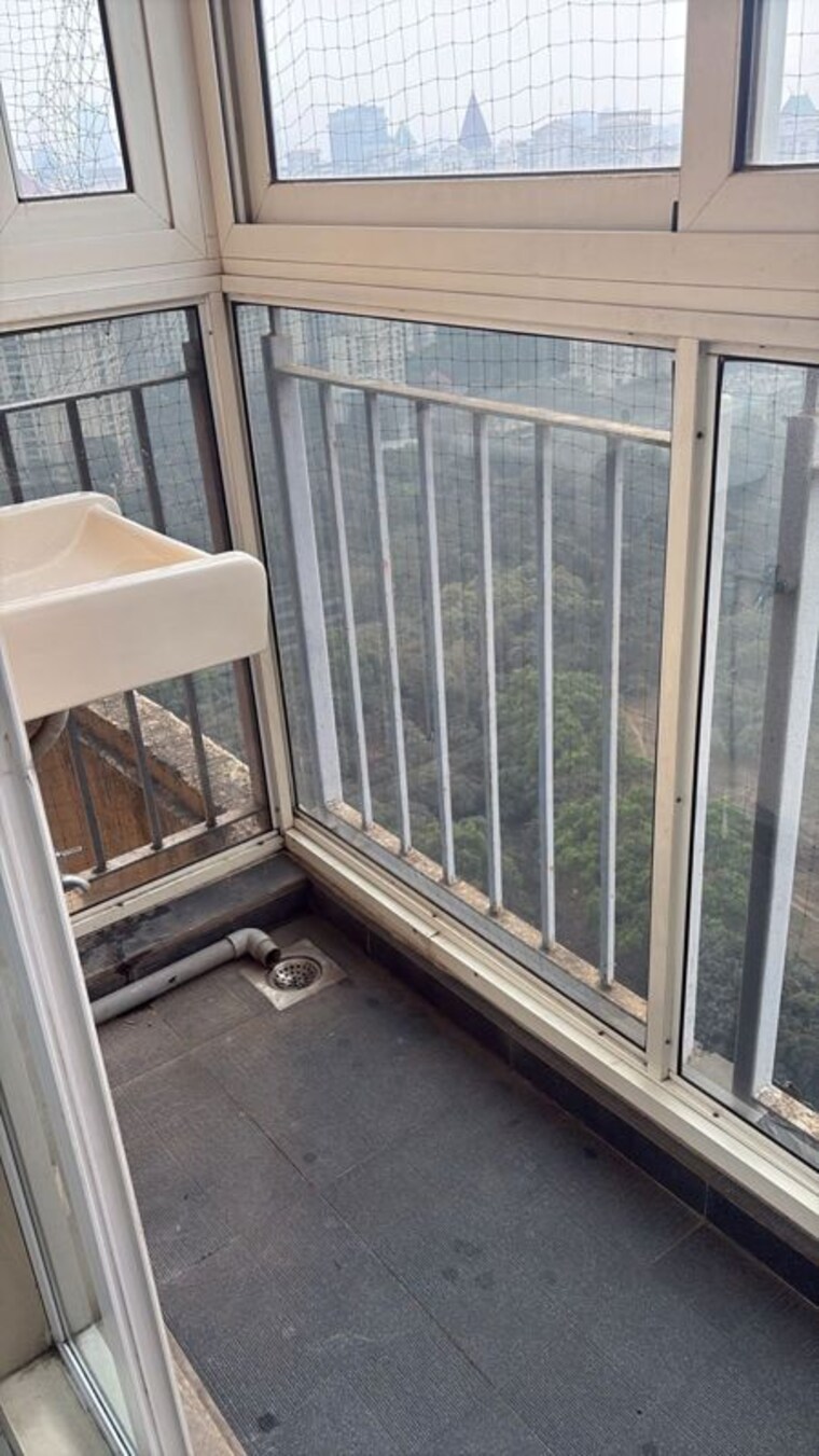 Balcony, dosti-group-imperia 2.5 Bedroom 1396 Sq.Ft. Apartment In Manpada Thane 10034774