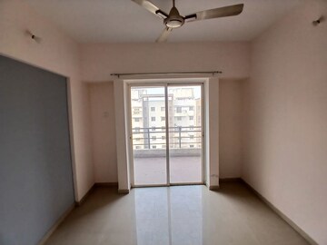 Room in 1 BHK Apartment at Jalan Aura County Pune, Wagholi – for Rent