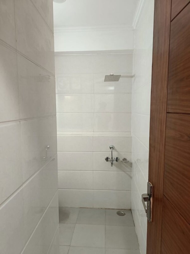 Bathroom, saket 3 Bedroom 1450 Sq.Ft. Builder Floor In Saket Delhi 10031330