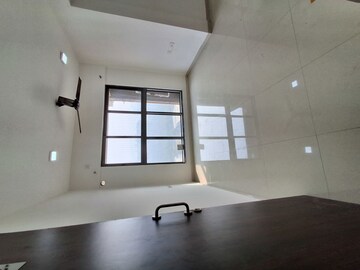 1 BHK Apartment For Rent in UK Iridium, Kandivali East