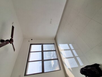 Room in 1 BHK Apartment at UK Iridium, Kandivali East – for Rent