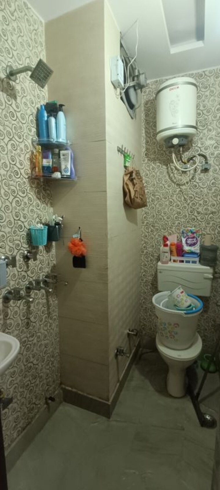 Bathroom, rohini sector 8 1 Bedroom 400 Sq.Ft. Builder Floor In Rohini Sector 8 Delhi 10034856
