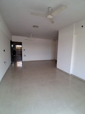 Room in 2 BHK Apartment at Bhumiraj Retreat, Sanpada – for Rent