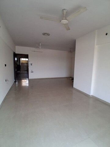 Room in 2 BHK Apartment at Bhumiraj Retreat, Sanpada – for Rent