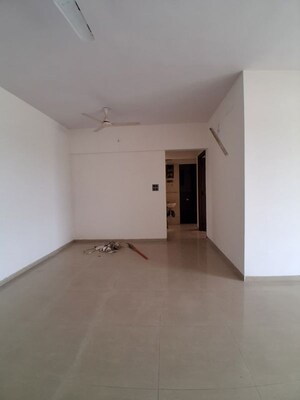 Room in 2 BHK Apartment at Bhumiraj Retreat, Sanpada – for Rent