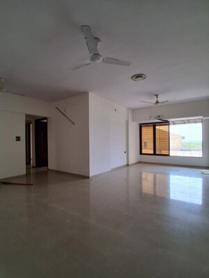 Room in 2 BHK Apartment at Bhumiraj Retreat, Sanpada – for Rent