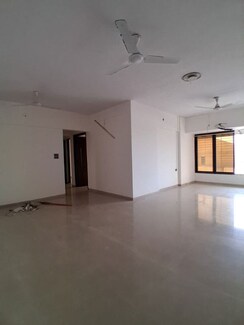 2 BHK + Extra Room Apartment For Rent in Bhumiraj Retreat