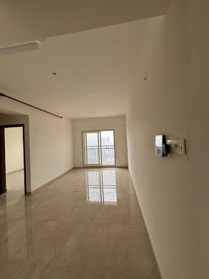 Room in 2 BHK Apartment at Shapoorji Pallonji BKC 28, Bandra East – for Rent