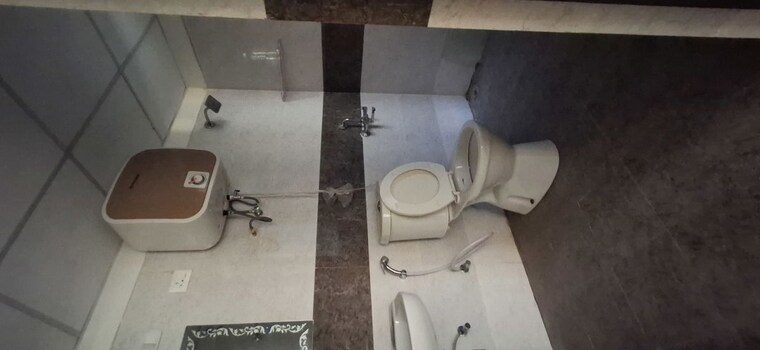 Bathroom, amrapali-crystal-homes 3 Bedroom 1700 Sq.Ft. Apartment In Sector 76 Noida 10034915