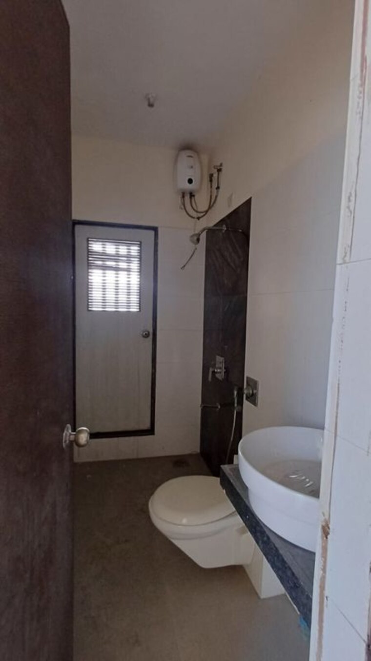 Bathroom, stg-atlantis 2 Bedroom 700 Sq.Ft. Apartment In Panch Pakhadi Thane 10034921