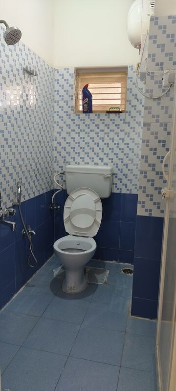 Master Bedroom in 2 BHK Builder Floor at Jeevan Bima Nagar – for Rent