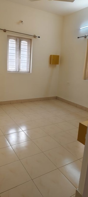 Room in 2 BHK Builder Floor at Jeevan Bima Nagar – for Rent