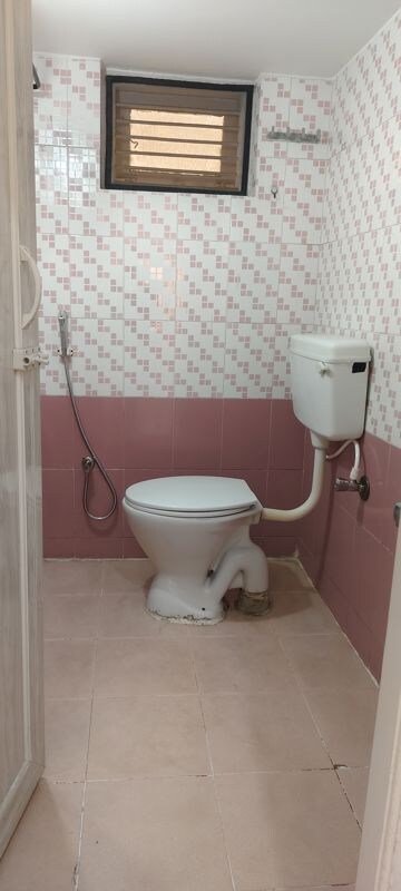 Bathroom in 2 BHK Builder Floor at Jeevan Bima Nagar – for Rent