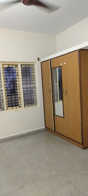 Room in 2 BHK Builder Floor at Jeevan Bima Nagar – for Rent