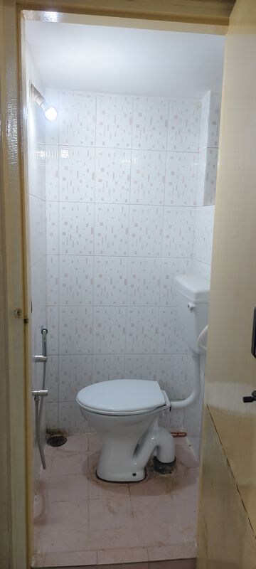 Bathroom in 2 BHK Builder Floor at Jeevan Bima Nagar – for Rent
