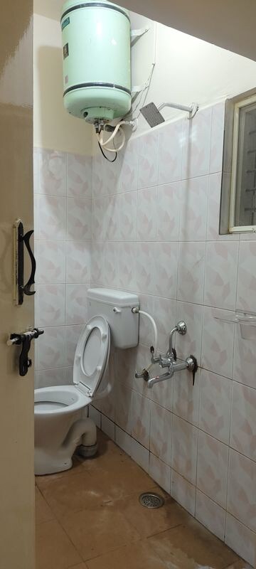 Bathroom in 2 BHK Builder Floor at Jeevan Bima Nagar – for Rent