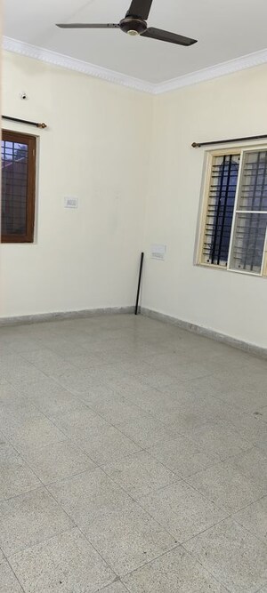 Room in 2 BHK Builder Floor at Jeevan Bima Nagar – for Rent