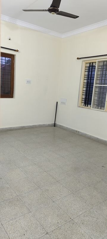 Room in 2 BHK Builder Floor at Jeevan Bima Nagar – for Rent
