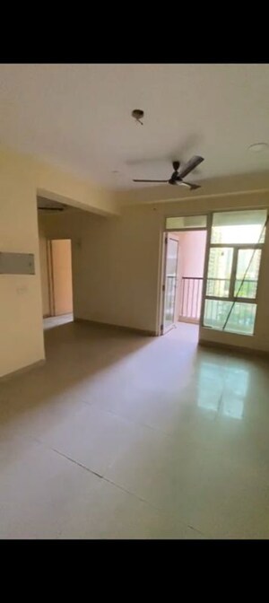 Room in 2 BHK Apartment at Gaur City 4th Avenue, Sector 4 Greater Noida – for Rent