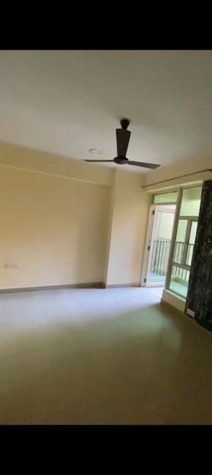 Room in 2 BHK Apartment at Gaur City 4th Avenue, Sector 4 Greater Noida – for Rent