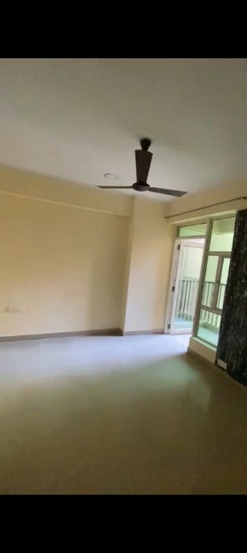 Room in 2 BHK Apartment at Gaur City 4th Avenue, Sector 4 Greater Noida – for Rent